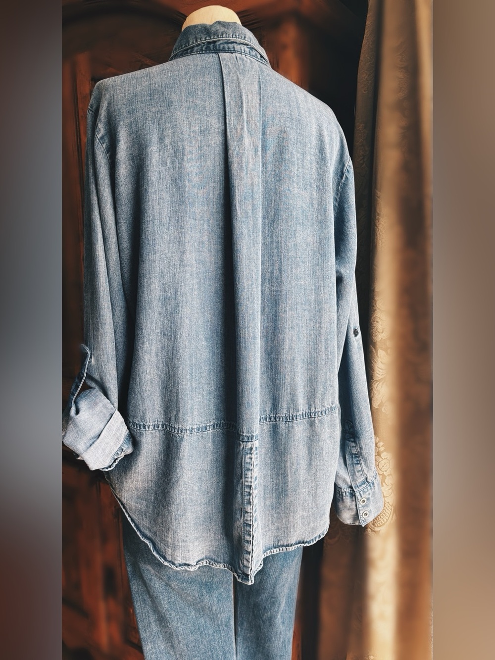 Vintage Wash Denim Button-Down Shirt & Two Vintage Red Arrow & Shell stick pins - Picture 8 of 10
